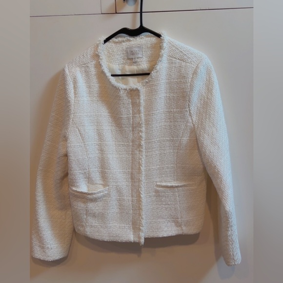 Chanel Style White Tweed Jacket Zip Front
Frayed Trim Cropped Blazer - Picture 4 of 7